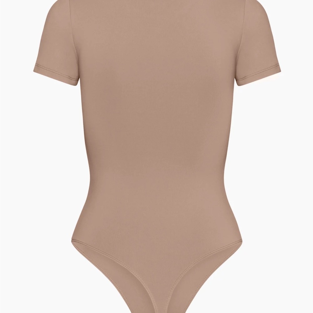NWT Babaton Contour Crew short sleeve bodysuit in Clay XS from Aritzia - Picture 4 of 7